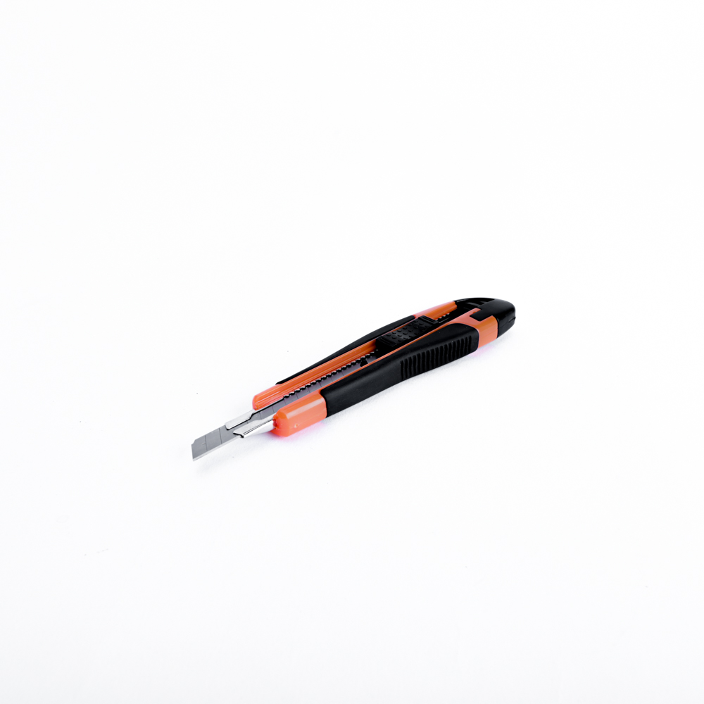 KENDO 30614 มีดคัตเตอร์ (หุ้มยาง) ขนาด 9mm