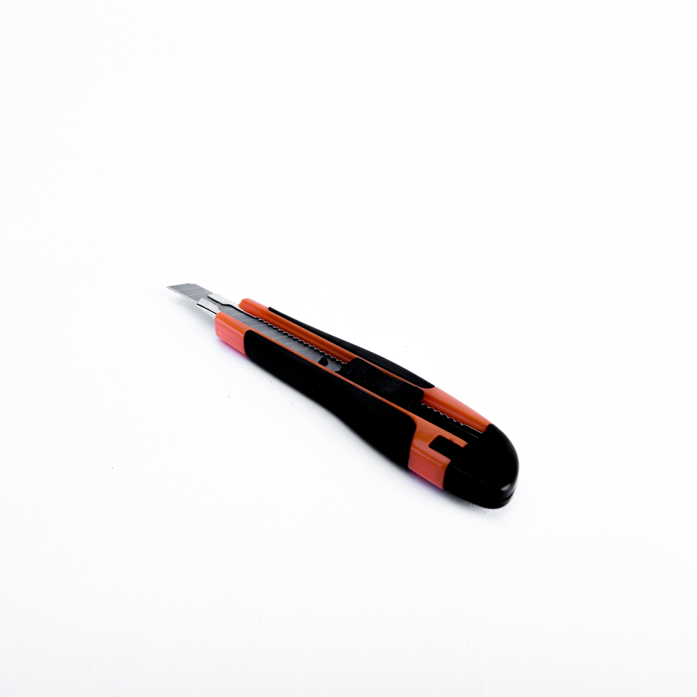 KENDO 30614 มีดคัตเตอร์ (หุ้มยาง) ขนาด 9mm
