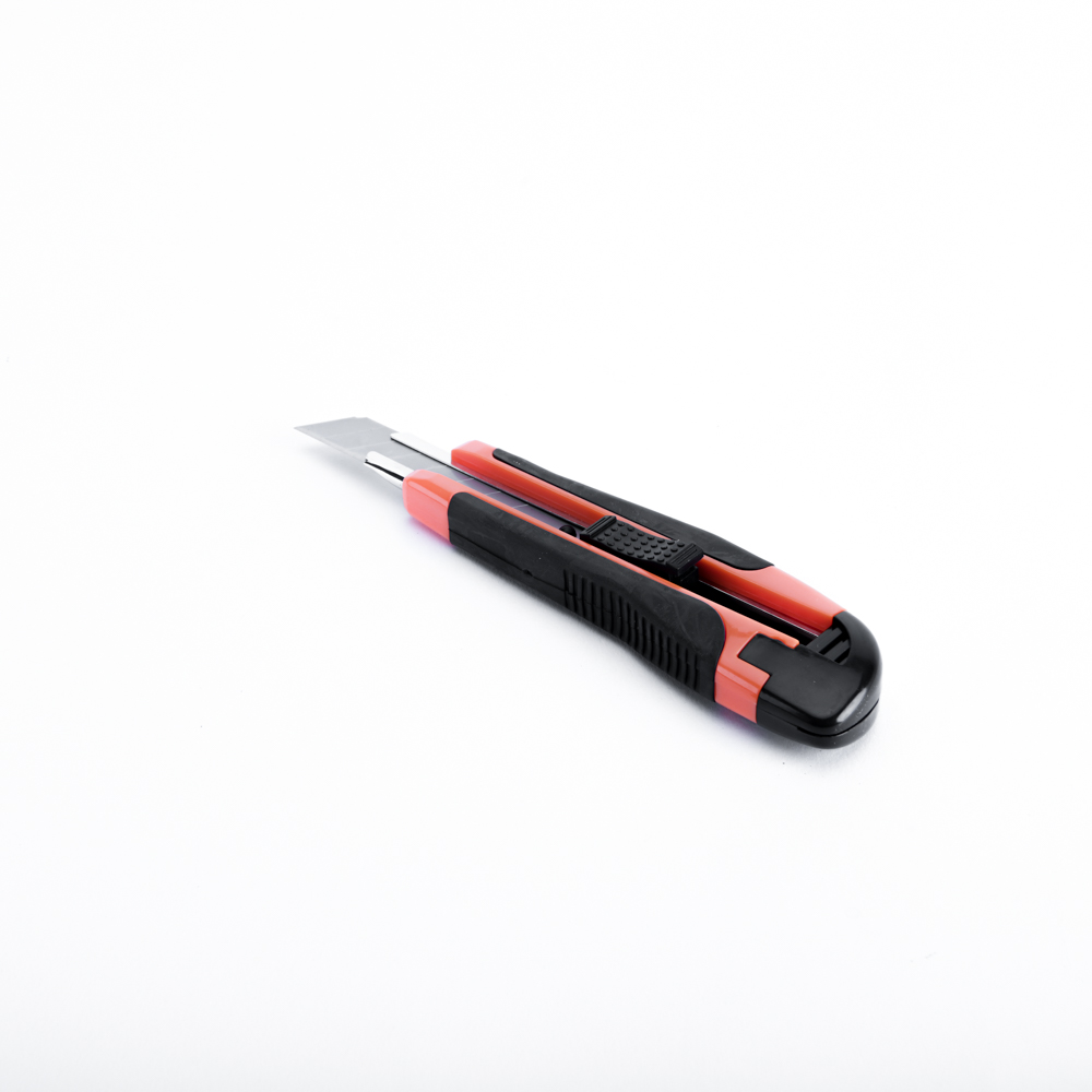 KENDO 30615 มีดคัตเตอร์ (หุ้มยาง) ขนาด 18mm
